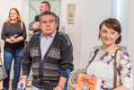 Představení publikace na vernisáži výstavy Posílám vám pozdrav, vlevo spoluautor Petr Jandík