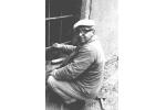 Václav Boštík při restaurování zámku, září 1975