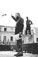 Moderátorem průběhu manifestace stávkujících, která se uskutečnila 27. listopadu 1989, byl František Zeman.