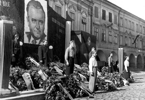 Totalita, tryzna