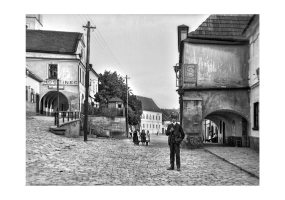 Dnešní ulice B. Němcové. 1904.